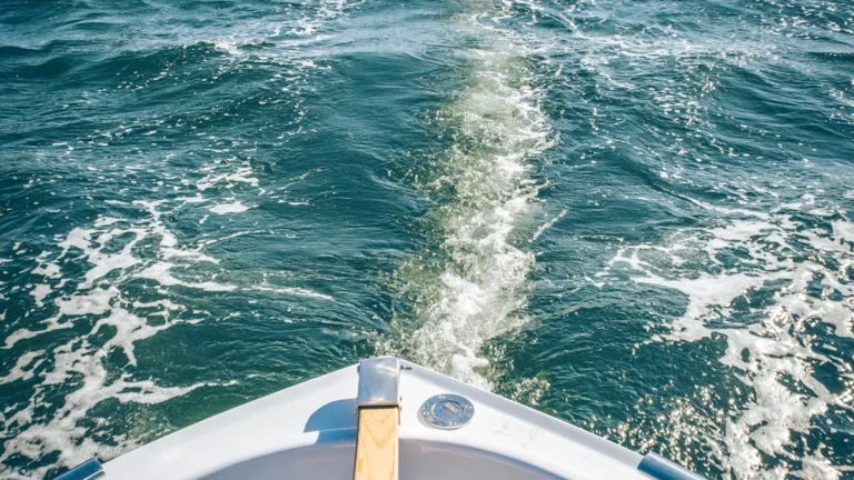 Beginner Boating Guide: Navigation, Safety & Preparation
